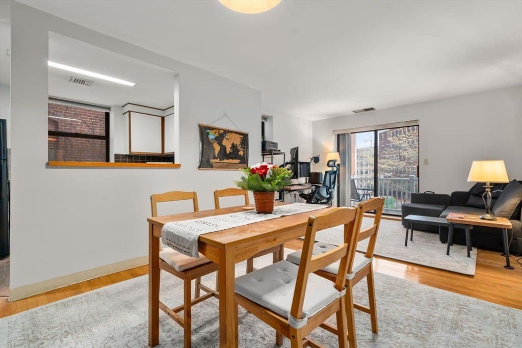 84 Gainsborough St Unit 206W