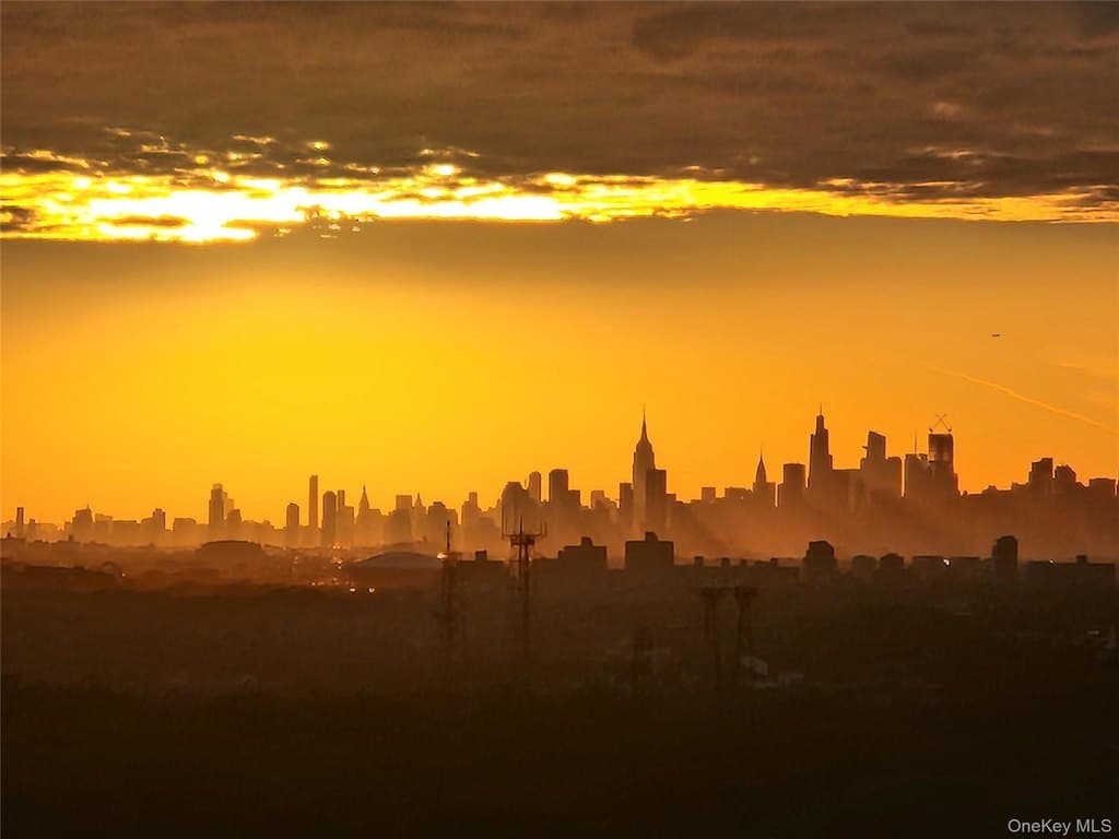 26910 Grand Central Pkwy Apt 16N