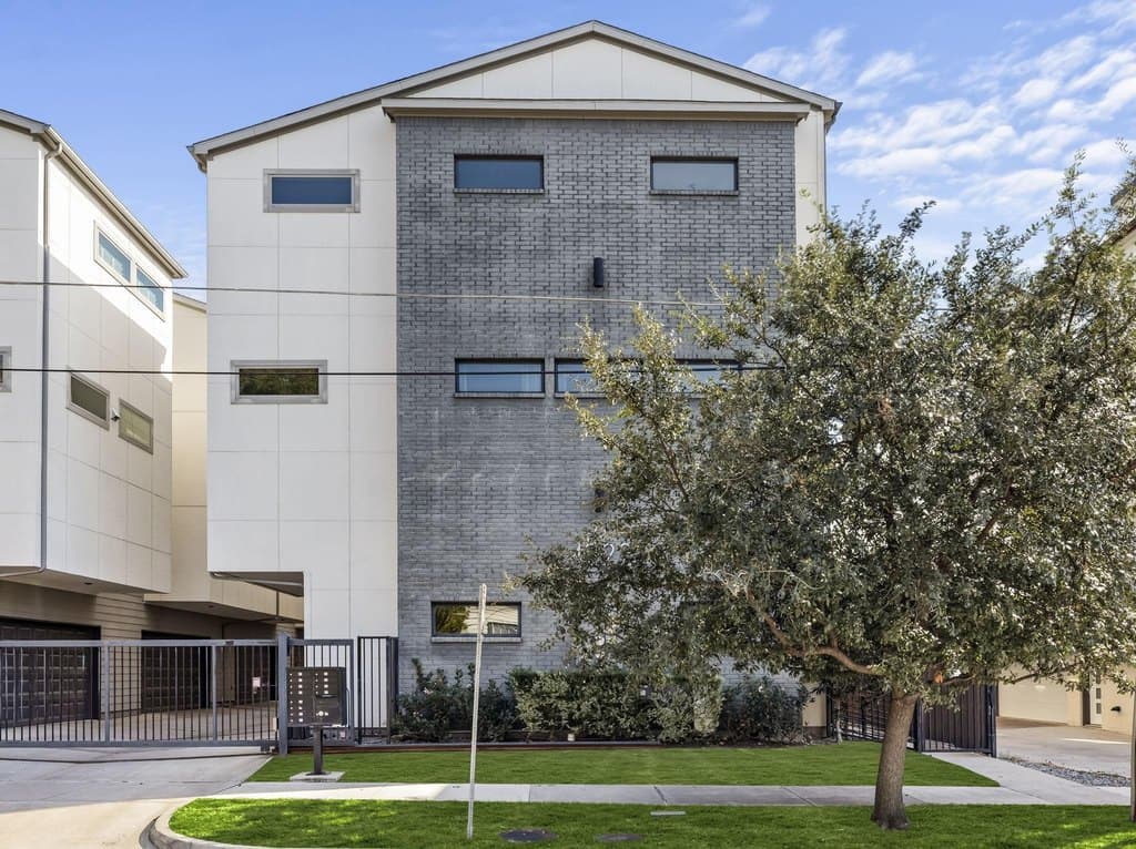 4222 Roseland Ave Unit 102