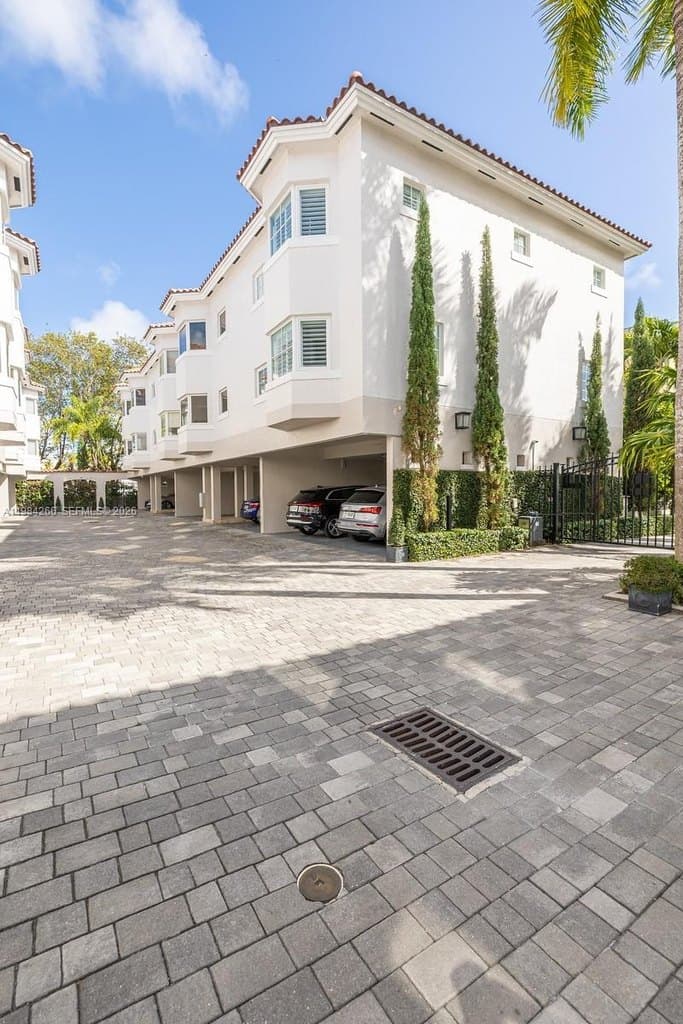 261 Navarre Ave Unit B1, Coral Gables