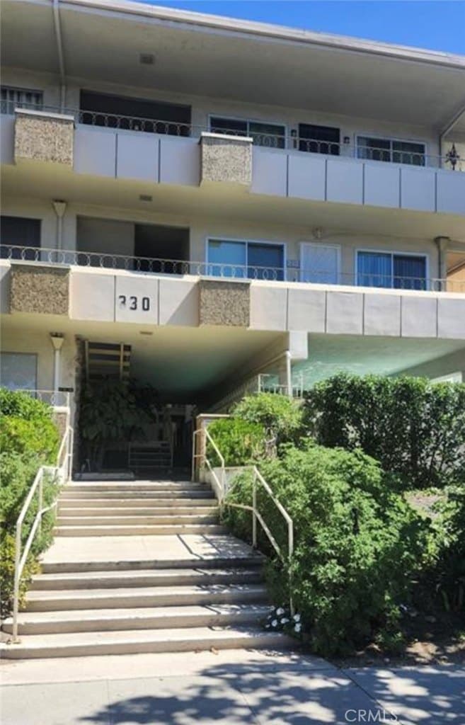 330 N Howard St Apt 212, Glendale