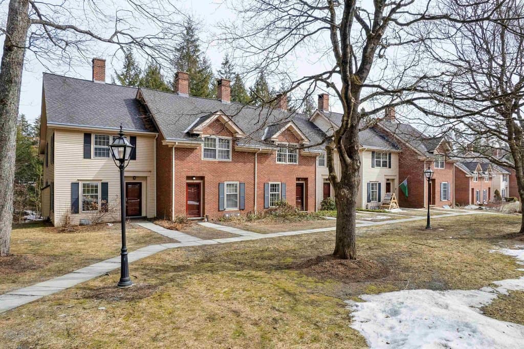 57 Townhouse Way Apt 9, Woodstock