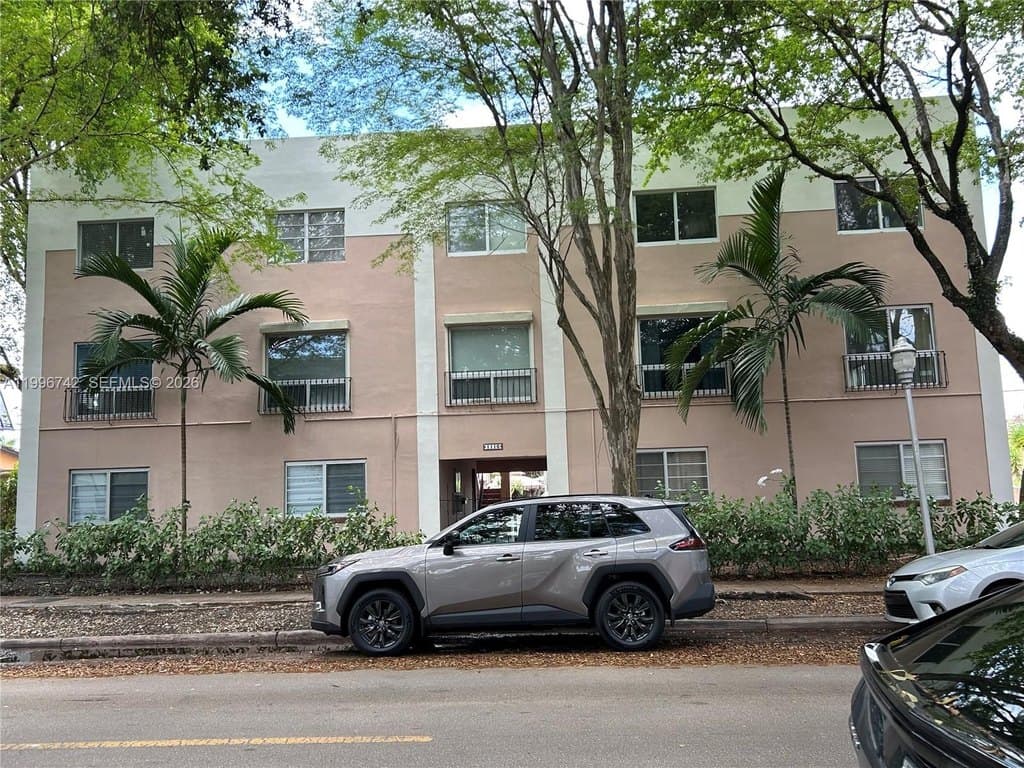 1110 Salzedo St Apt 2C, Coral Gables