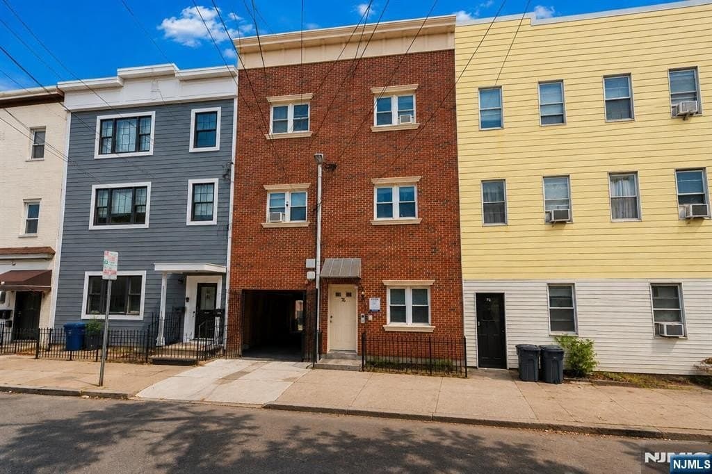 76 Hutton St Apt 3, Jersey City