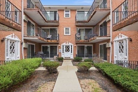 6533 N Northwest Hwy Apt 1C