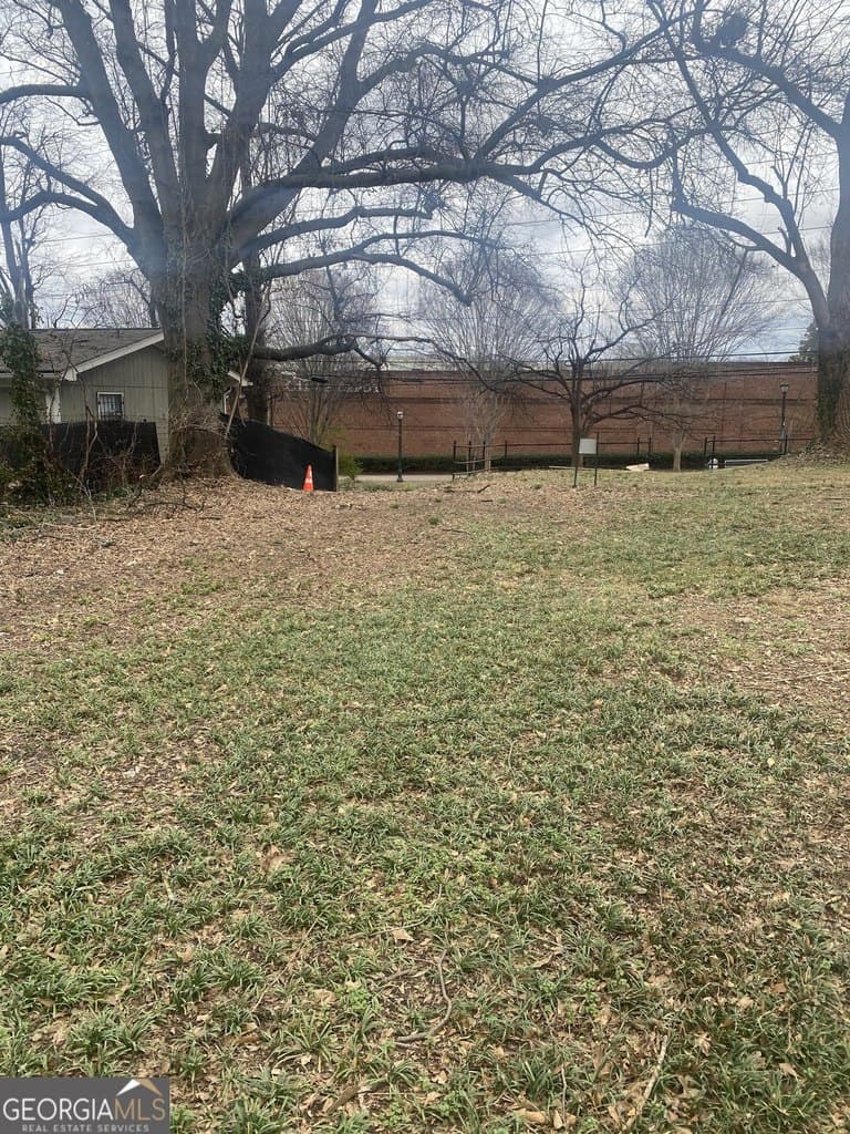 82 Moreland Ave N Unit Front and Back