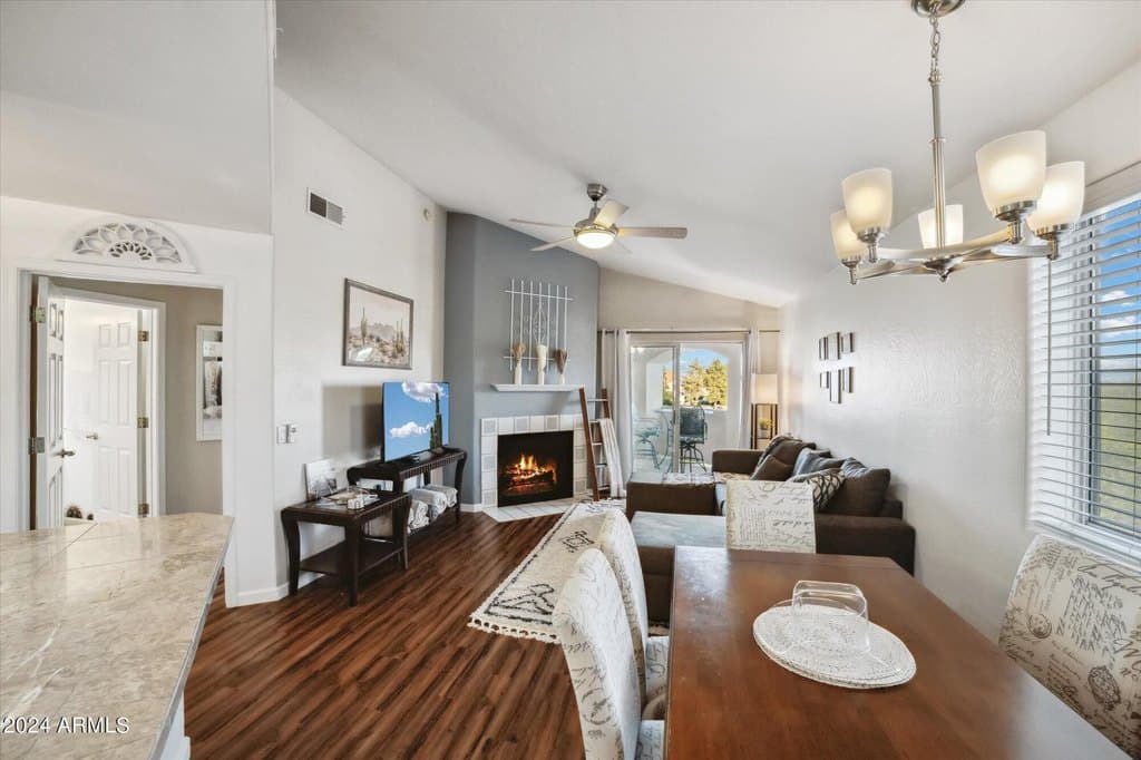 10401 N 52nd St Unit 210, Paradise Valley