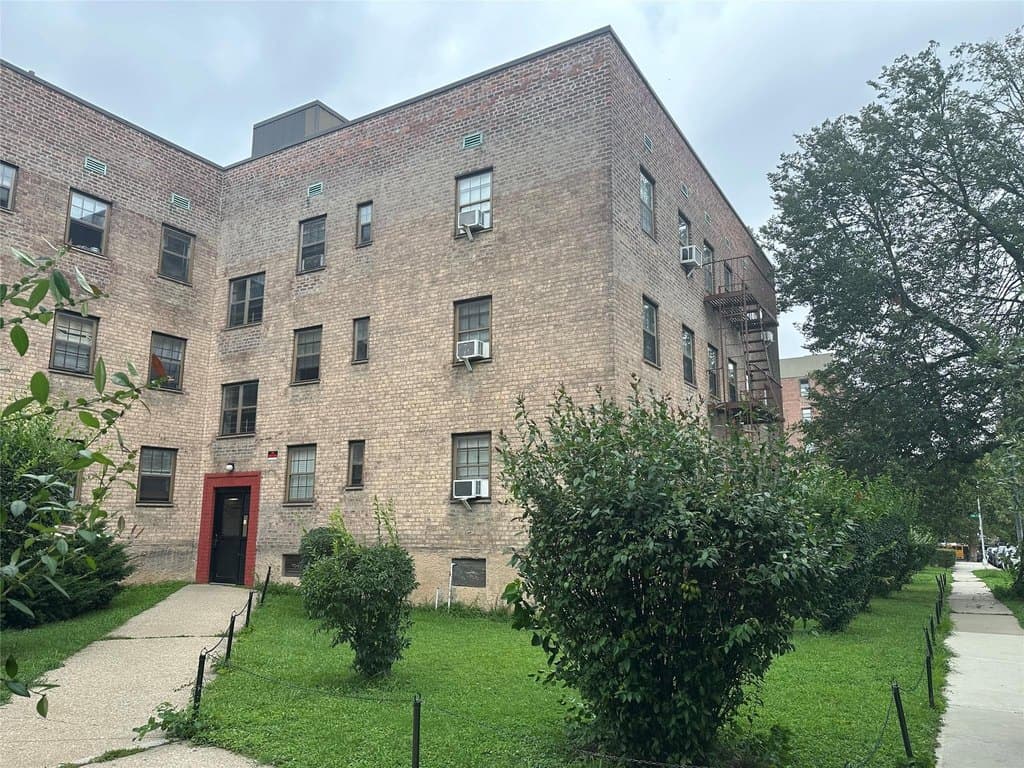 147-11 79th Ave Unit 3L