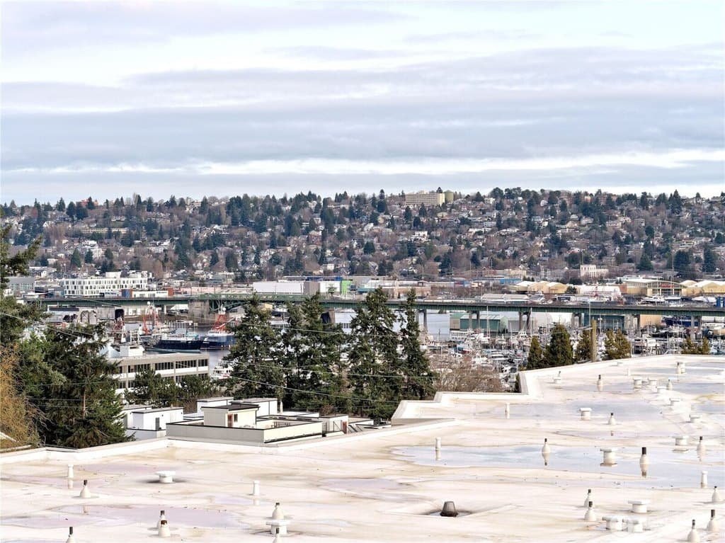 3700 25th Pl W Apt 202