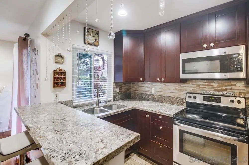 8015 Caminito De Pizza Unit B