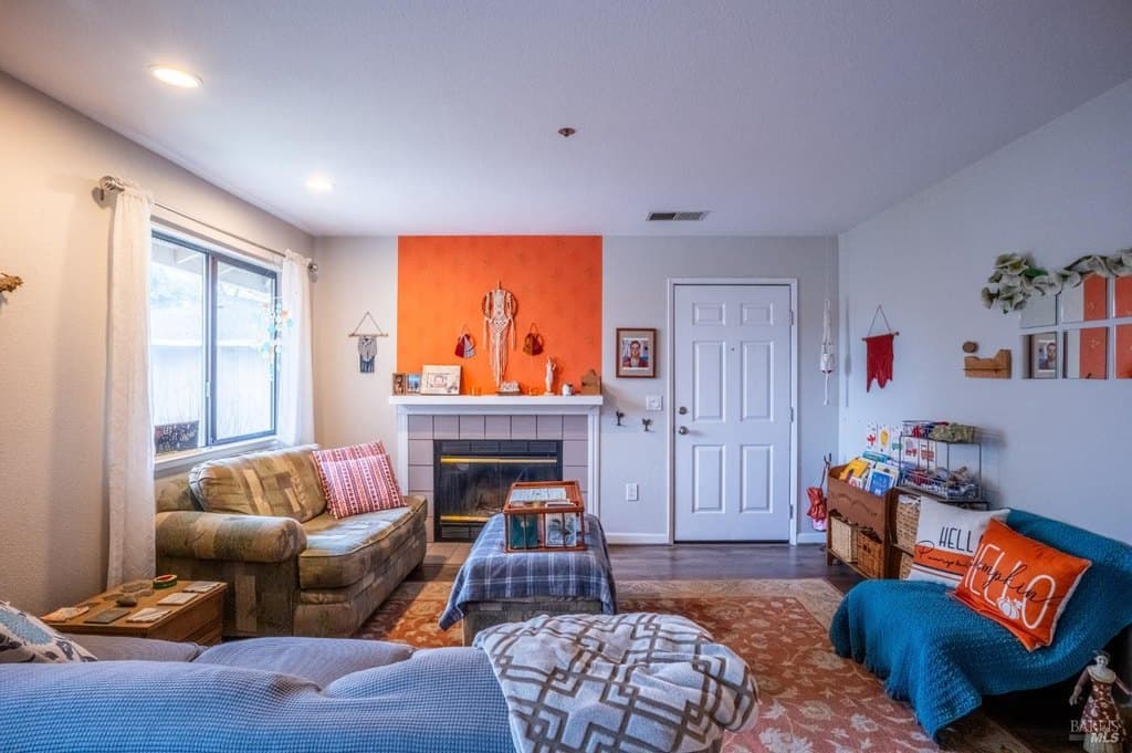 805 1st St W Apt G, Sonoma