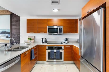 3250 NE 1st Ave Apt 913