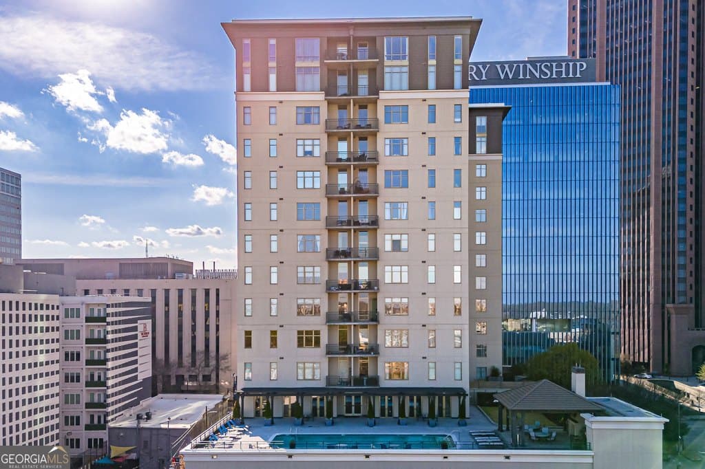 565 Peachtree St NE Unit 1011