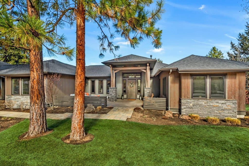 61475 Meeks Trl, Bend