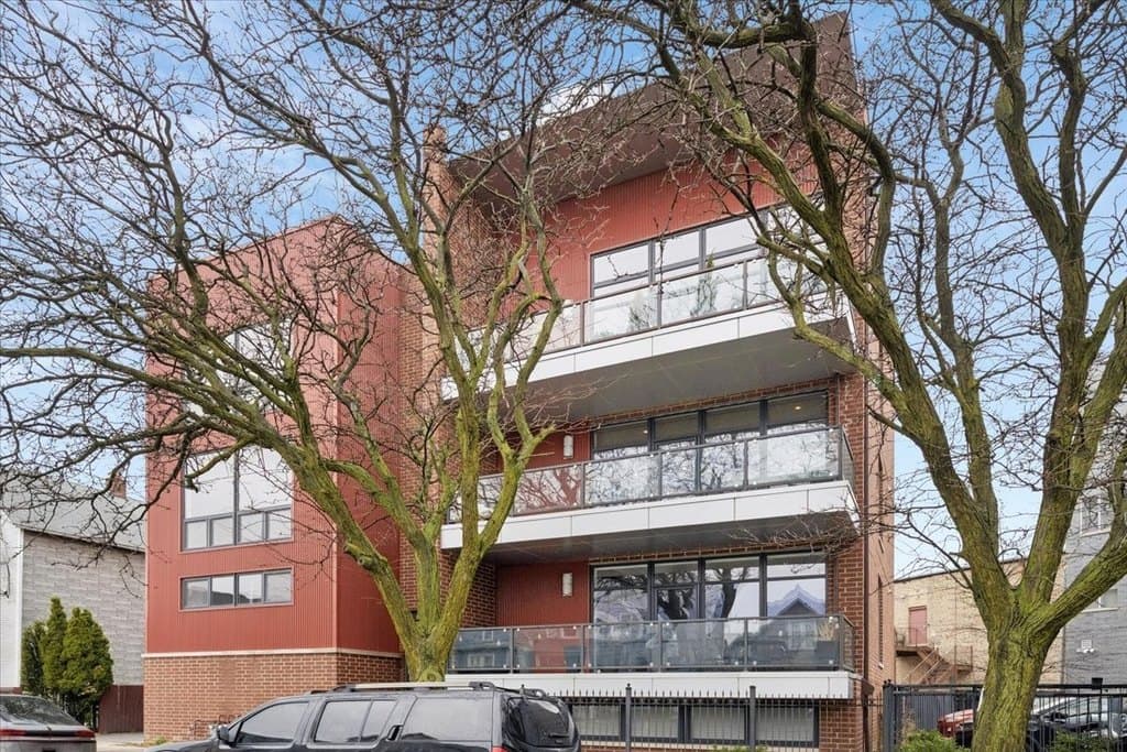 3518 W Wolfram St Apt 2, Chicago