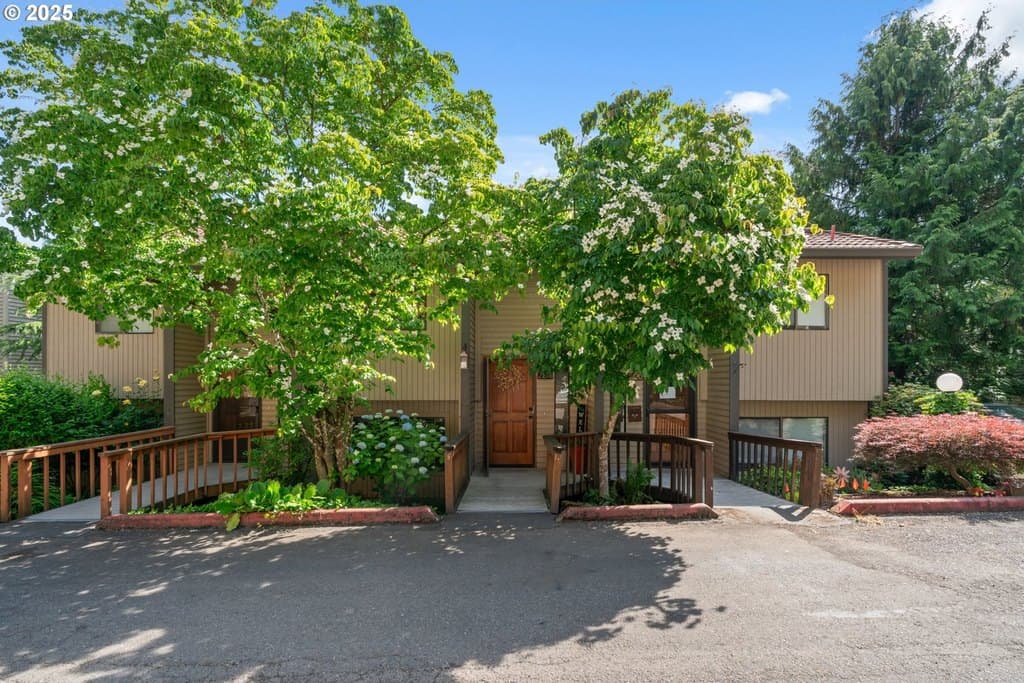 2818 Treetop Ln, West Linn