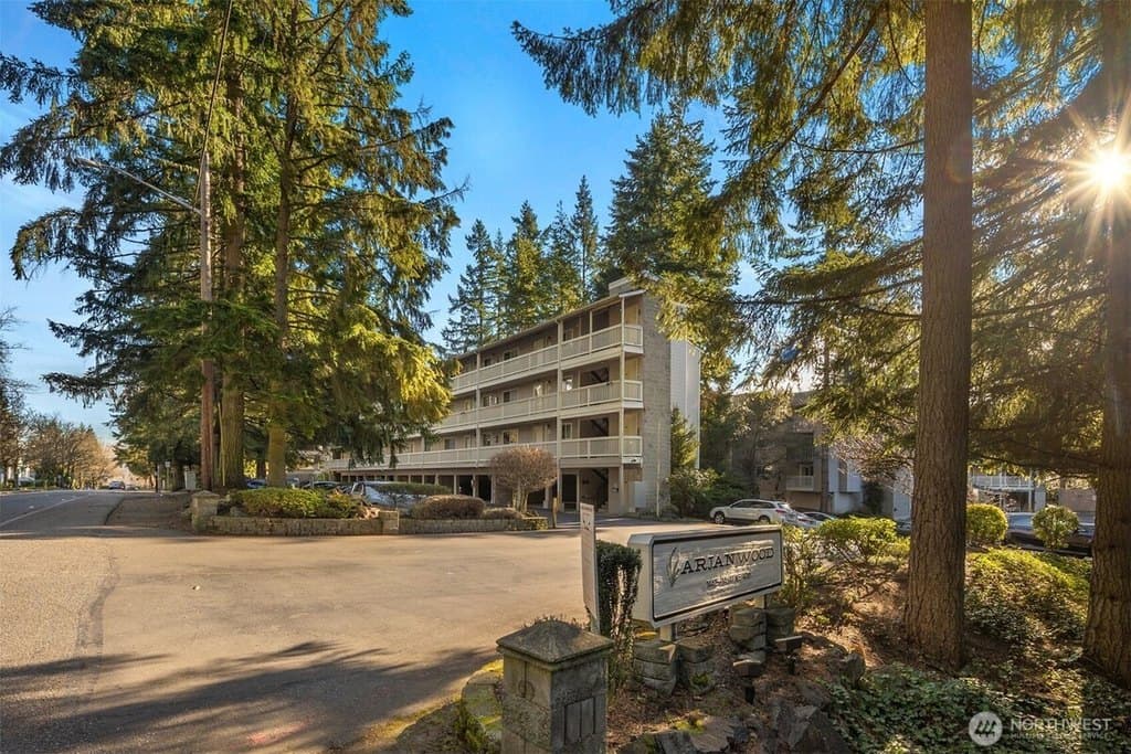 14527 NE 40th St Apt G104, Bellevue