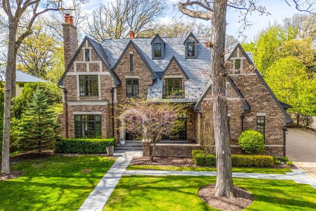 231 Woodlawn Ave, Winnetka