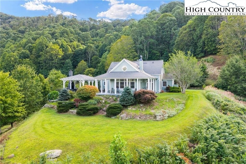 410 560 Puckett Rd, Banner Elk