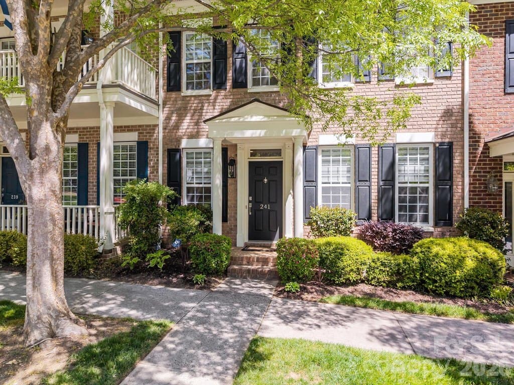 241 N Faulkner Way, Davidson