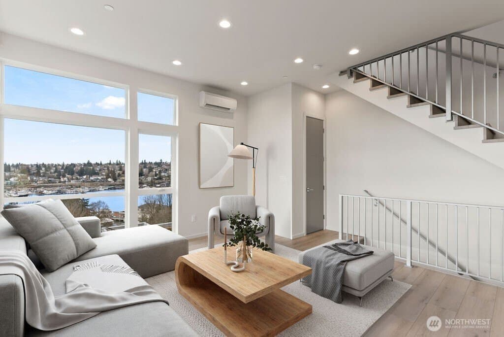 2921 Franklin Ave E Unit B