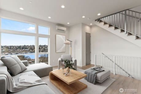 2921 Franklin Ave E Unit B