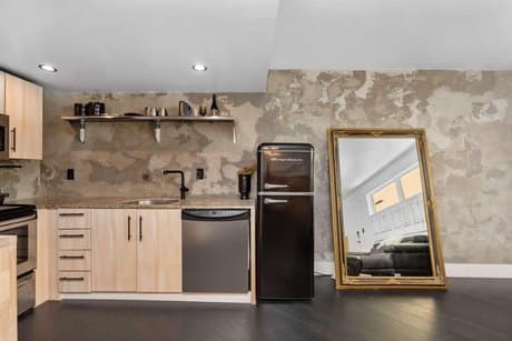 651 NE 60th St Apt 22