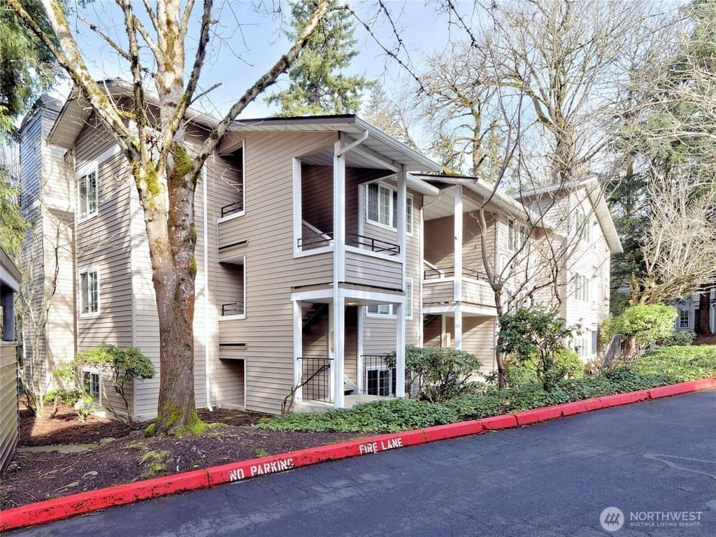 10016 NE 120th Ln Apt F101, Kirkland