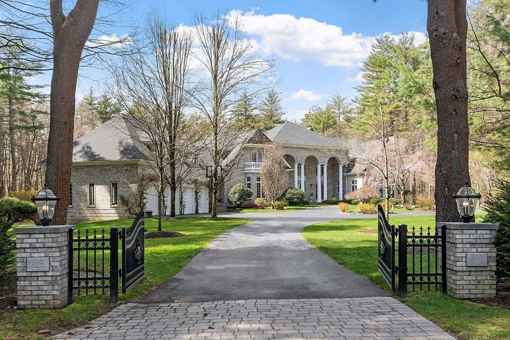 215 Monument Farm Rd, Concord