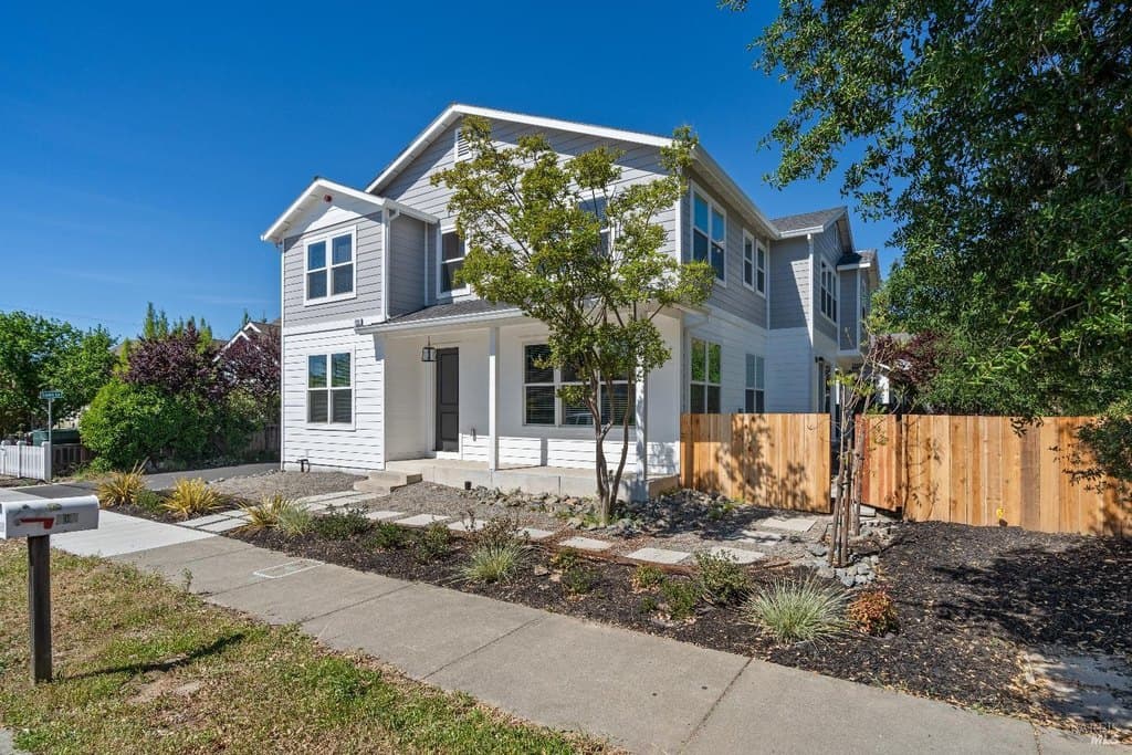 109 Paul Wittke Dr, Healdsburg