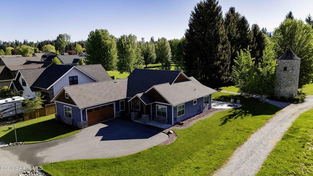 218 Crooked Ear Dr, Sandpoint