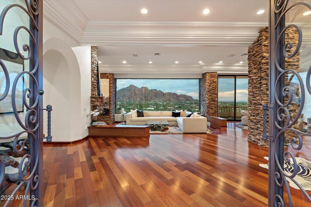 6827 N Highlands Dr, Paradise Valley