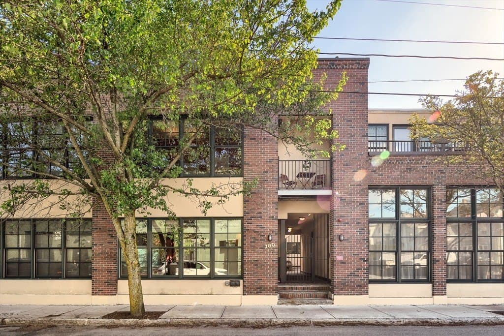 100 Erie St Apt 10, Cambridge