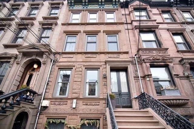 930 Hudson St Apt 2