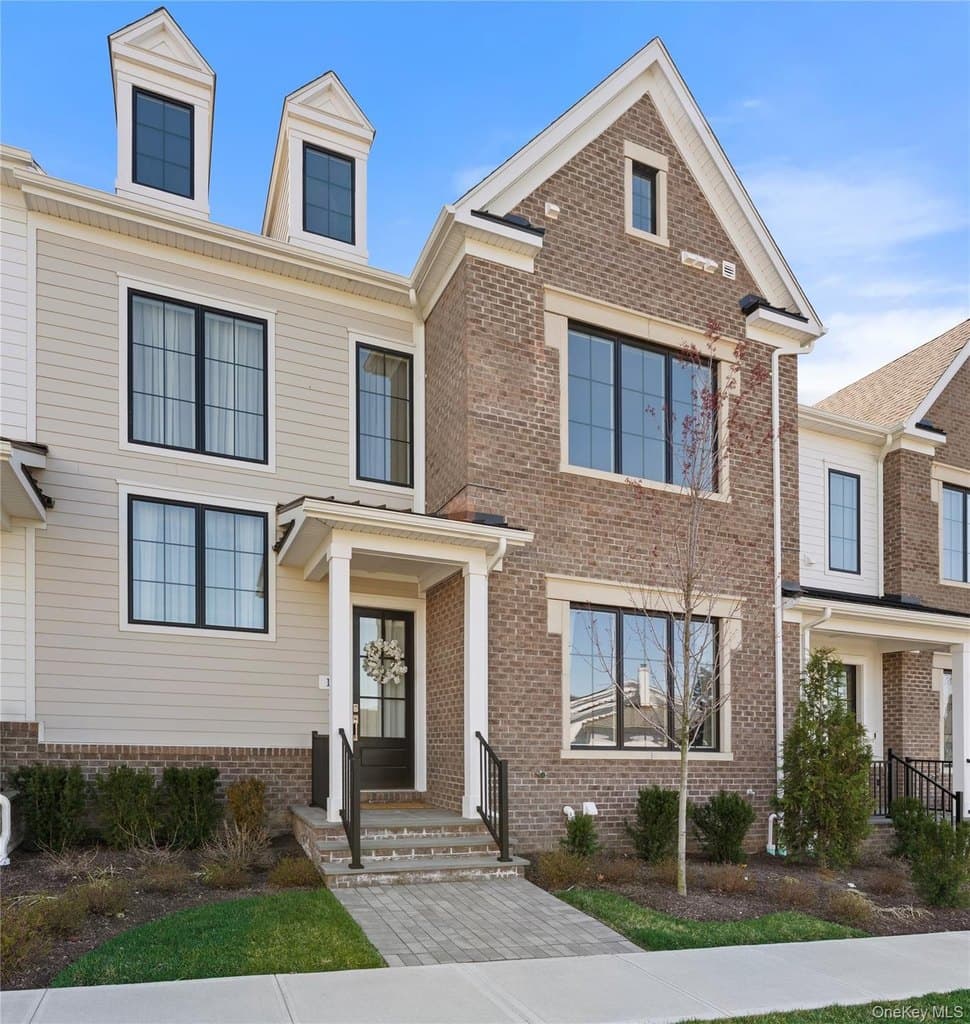 17 Lila Ln, Chappaqua