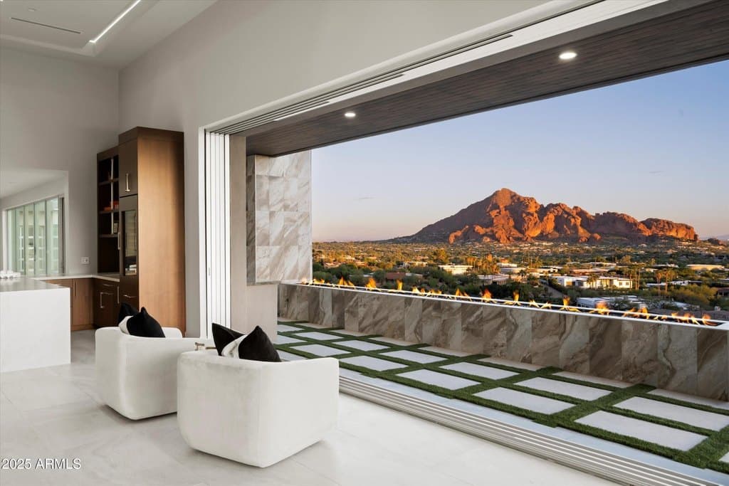 6800 N 39th Pl, Paradise Valley