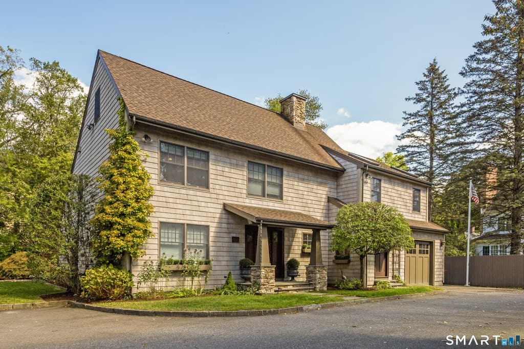 107 Parade Hill Rd, New Canaan