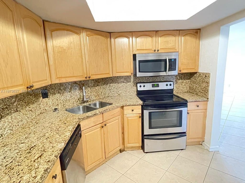 7410 SW 82nd St Apt K202