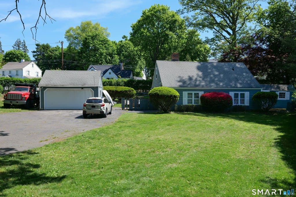 23 W Parish Rd, Westport