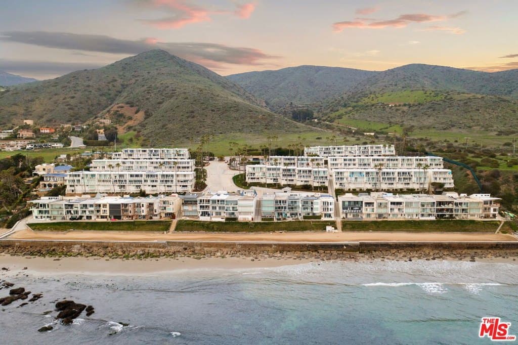 11918 Whitewater Ln, Malibu