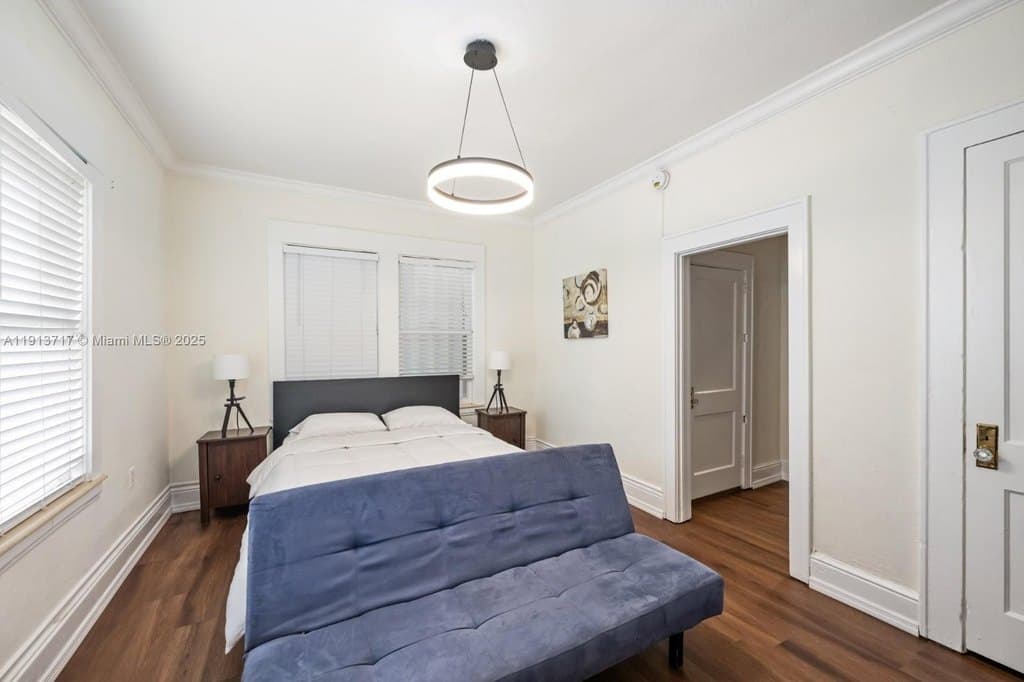 126 Mendoza Ave Apt 5, Coral Gables