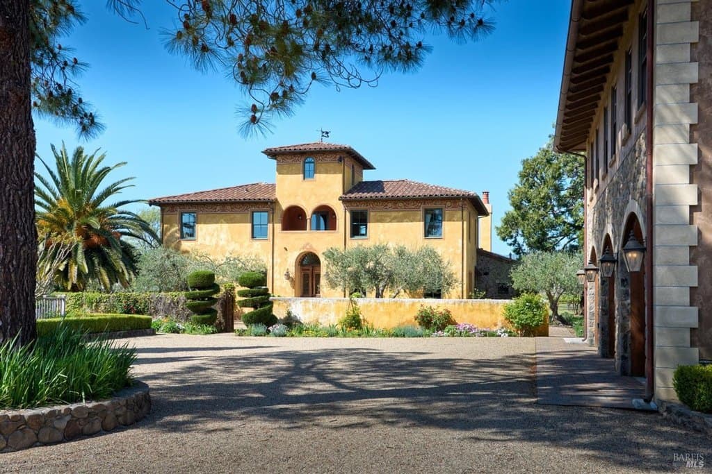 21000 8th St E, Sonoma