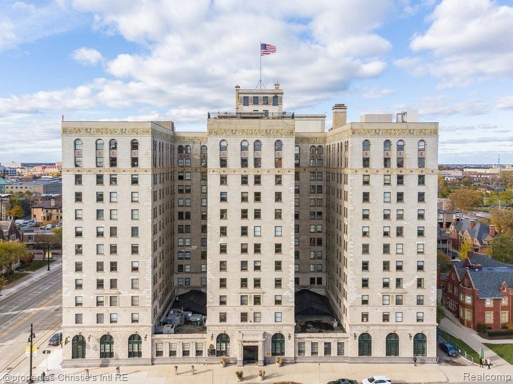 15 E Kirby St Apt 811, Detroit