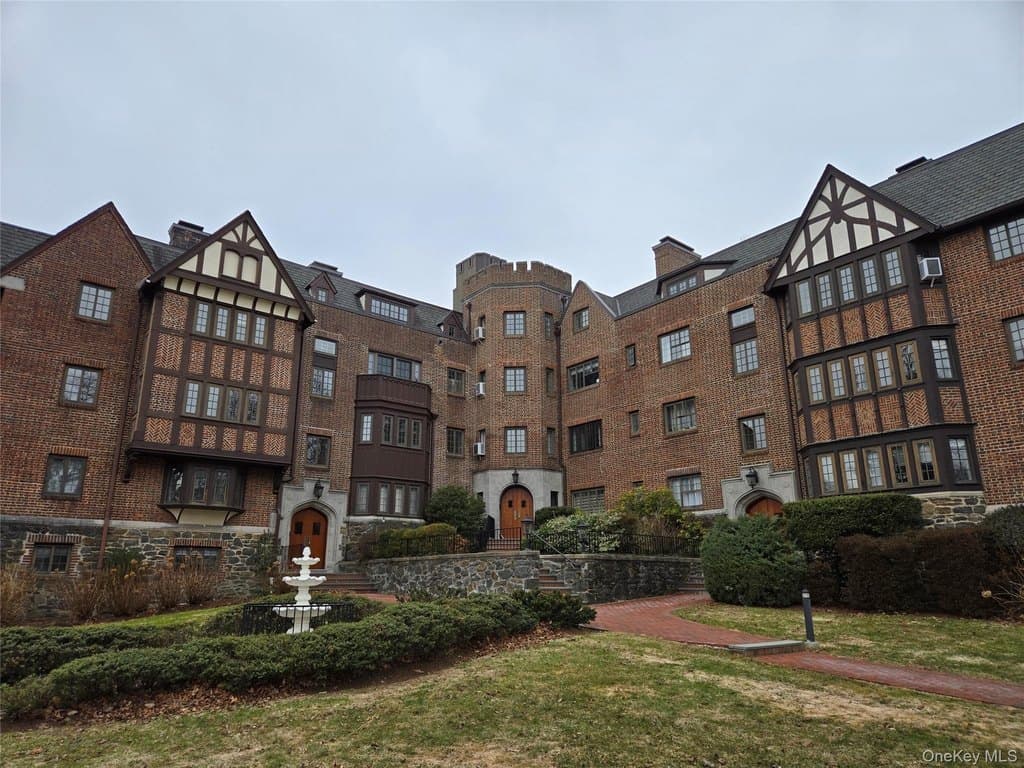 6 Davis Ave Apt A11, Rye