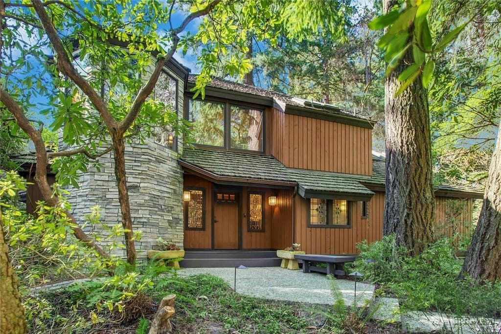 1815 102nd Pl SE, Bellevue