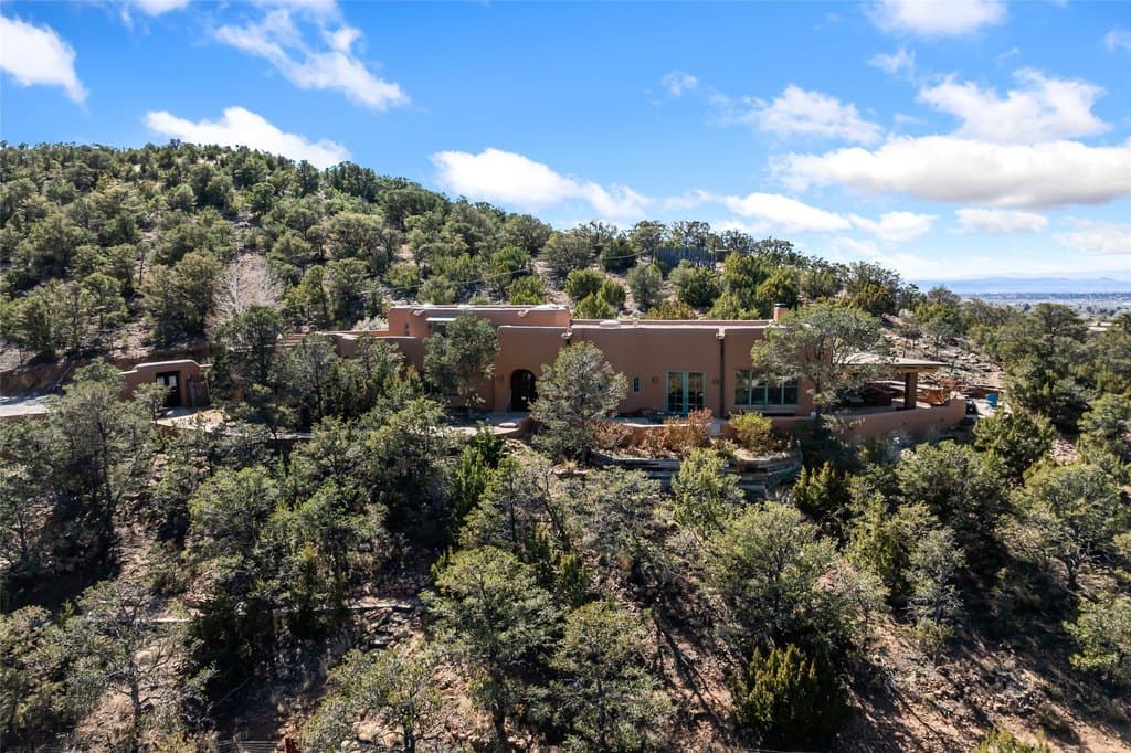 642 Camino De La Luz, Santa Fe