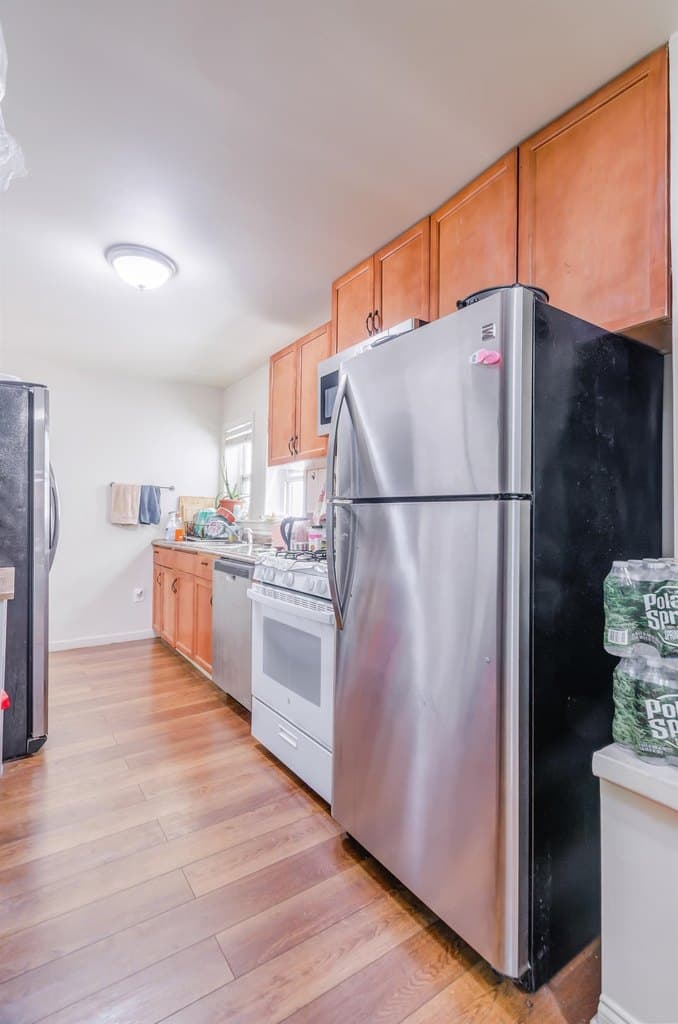 77 Wallis Ave, Jersey City