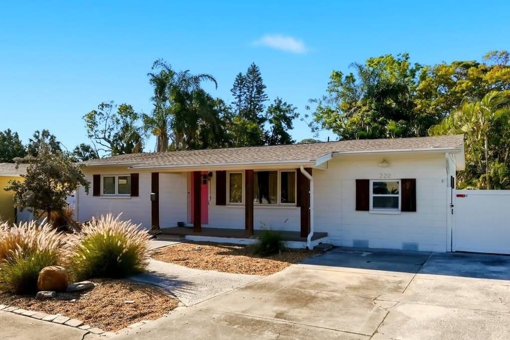 220 45th Ave S, Saint Petersburg