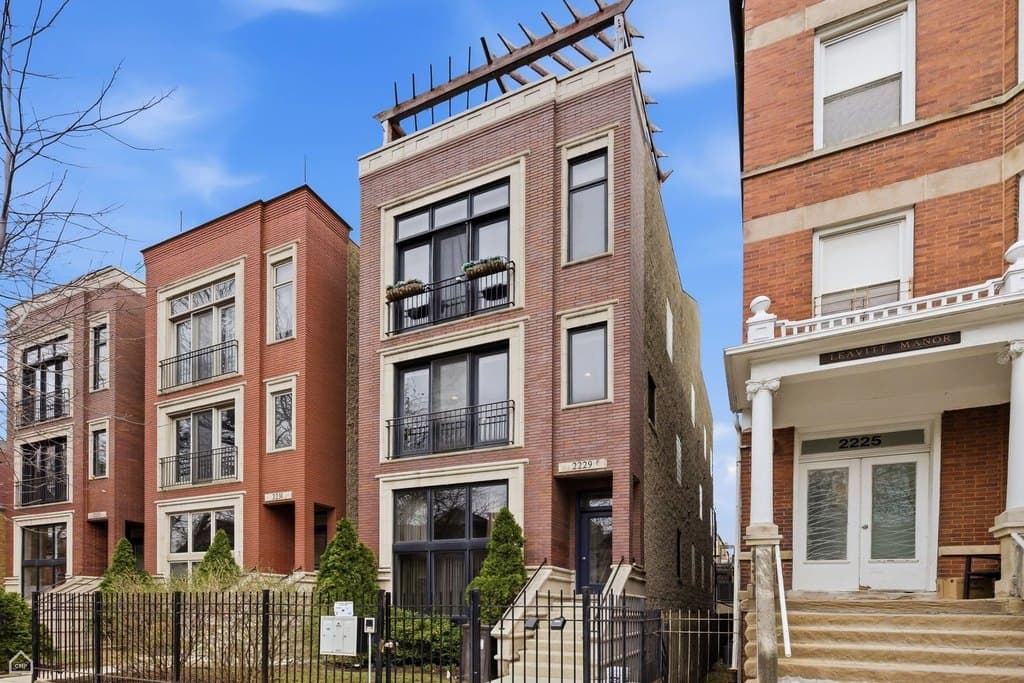 2229 N Leavitt St Apt 2