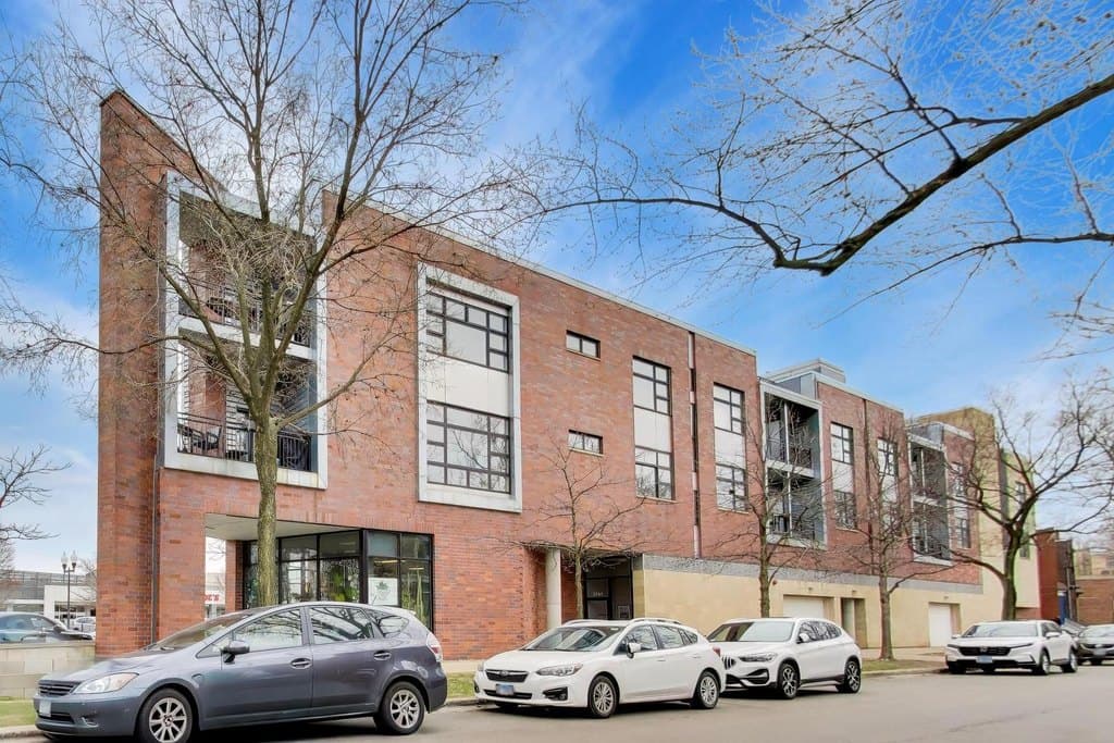 3741 N Wolcott Ave Unit 13